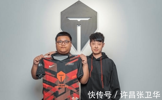 边路球员与